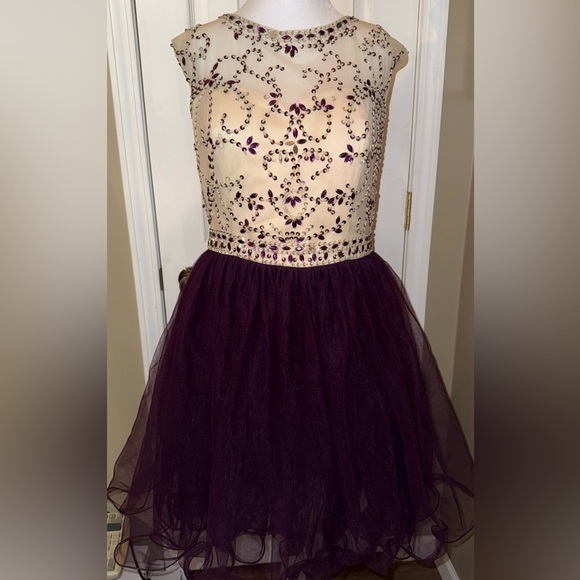 Elegant Deep Purple and Cream Evening Dress HOCO Party Dress Prom - Picture 6 of 12